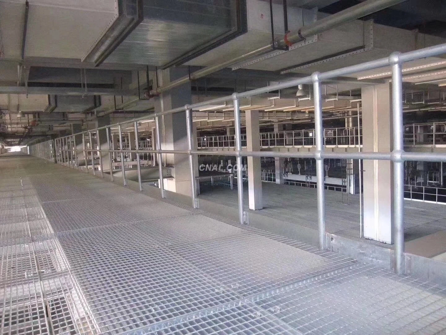 Steel grating for heavy-duty industrial platforms Steel grating for heavy-duty industrial platforms